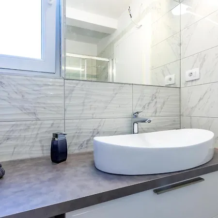 2 Bedroom Stunning In アパート ソリン