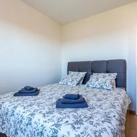 アパート 2 Bedroom Stunning In *