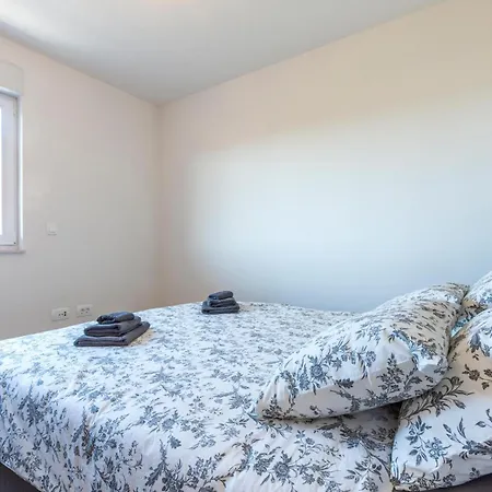 2 Bedroom Stunning In ソリン