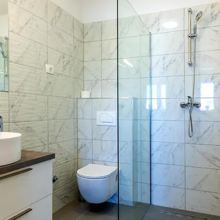 アパート 2 Bedroom Stunning In *